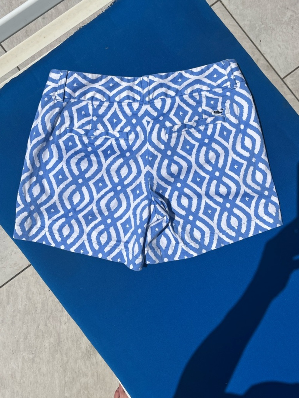 Vineyard Vines Blue and White Geometric Women’s Shorts- size 0 - Picture 3 of 3